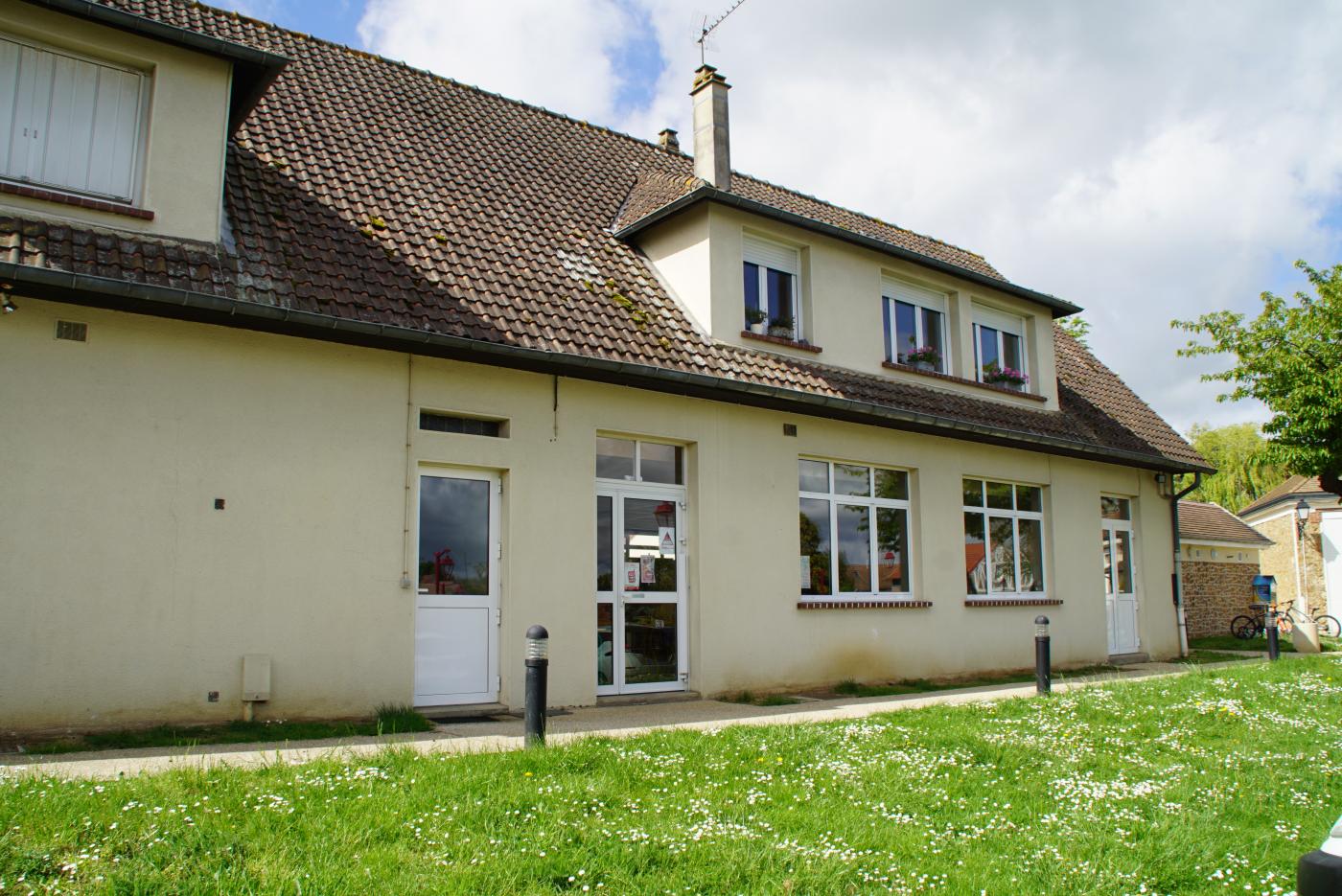 Porte d’entrée de la garderie du matin et de l’étude
