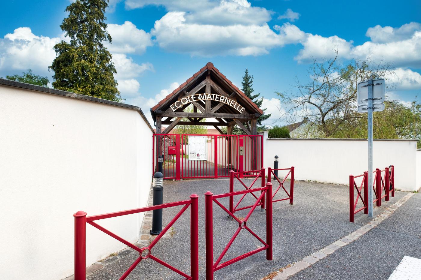 Portail d’entrée de l’école maternelle